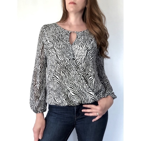 𝅺VINCE Camuto Zebra animal print keyhole Faux wrap balloon Sleeves top blouse - Picture 1 of 6